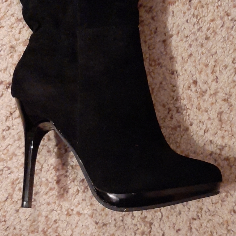 Boots - Picture 4 of 4